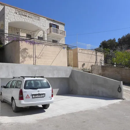 Family Friendly Seaside Sumartin, Brac - 5771 Apartamento