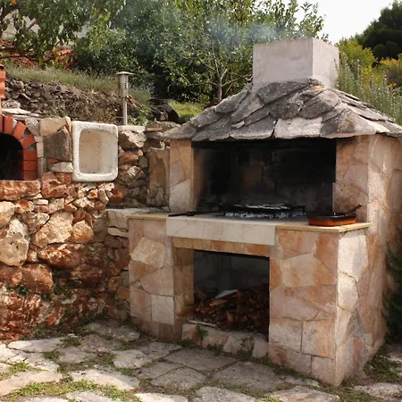 Family Friendly Seaside Sumartin, Brac - 5771 Apartman