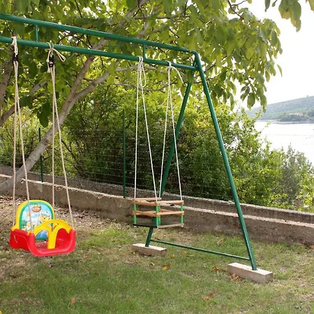 Family Friendly Seaside Sumartin, Brac - 5771 Apartman