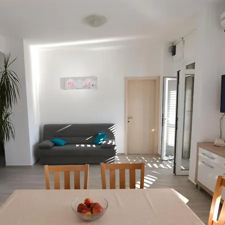 Family Friendly Seaside Sumartin, Brac - 5771 Apartman *