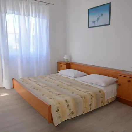 Apartman Family Friendly Seaside Sumartin, Brac - 5771