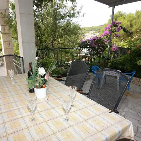 Family Friendly Seaside Sumartin, Brac - 5771 Apartman Sumartin