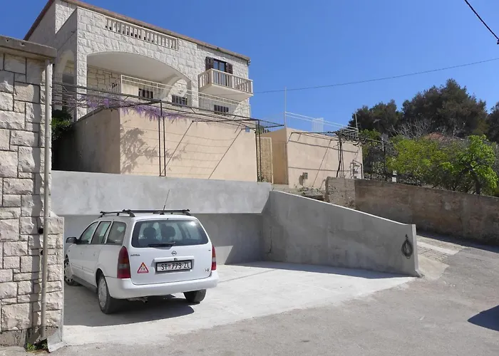 Family Friendly Seaside Sumartin, Brac - 5771 Apartamento