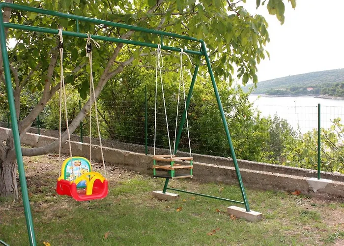 Family Friendly Seaside Sumartin, Brac - 5771 Apartamento