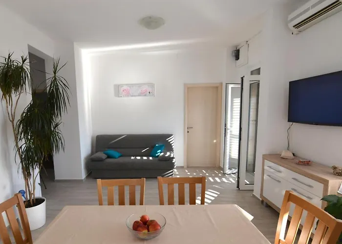 Family Friendly Seaside Sumartin, Brac - 5771 Apartamento *