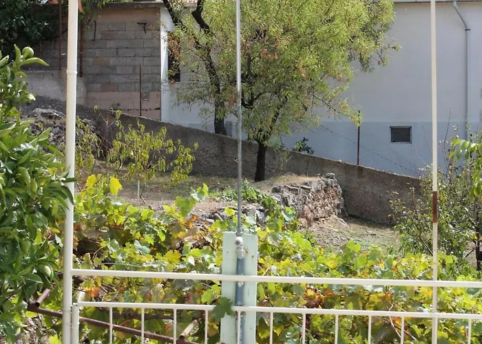 Family Friendly Seaside Sumartin, Brac - 5771 Apartamento